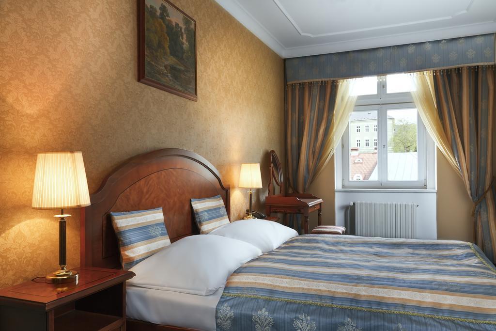 Hotel Ostende カルロヴィ・ヴァリ エクステリア 写真