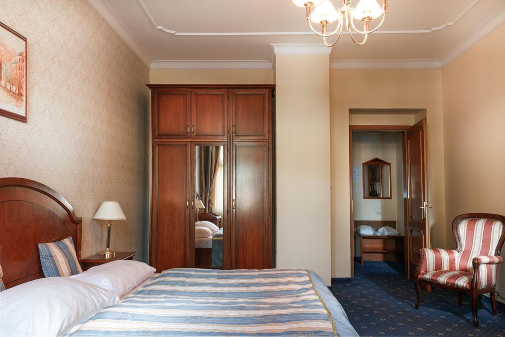 Hotel Ostende カルロヴィ・ヴァリ エクステリア 写真