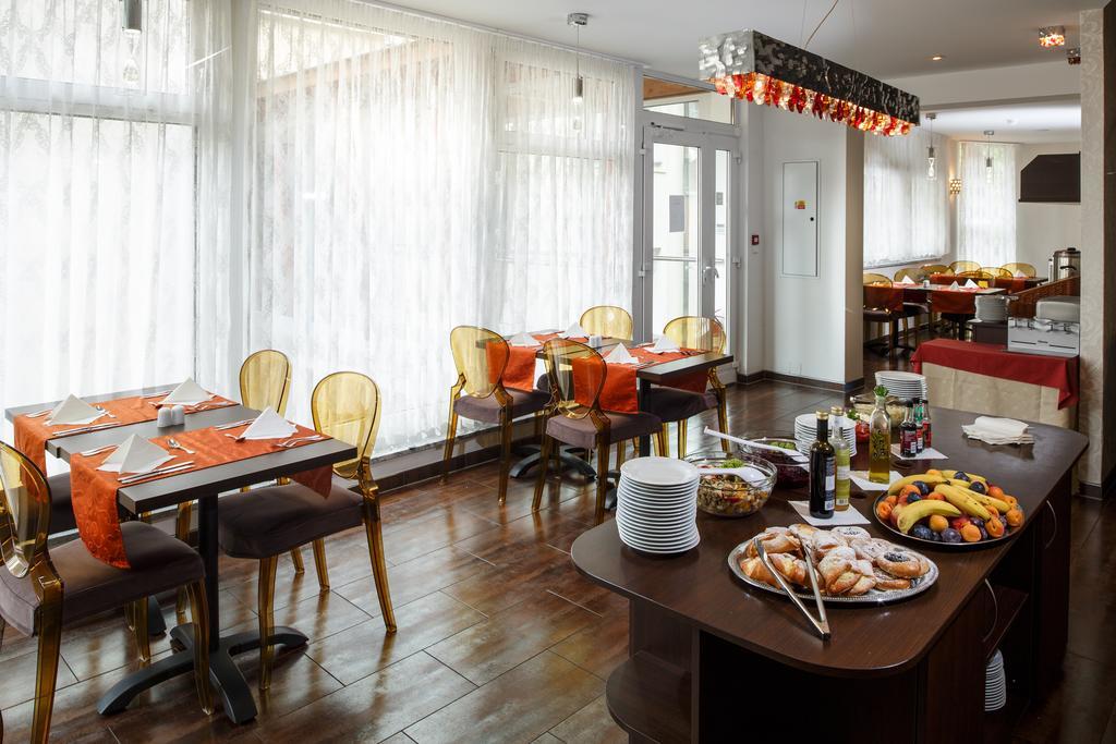 Hotel Ostende カルロヴィ・ヴァリ エクステリア 写真