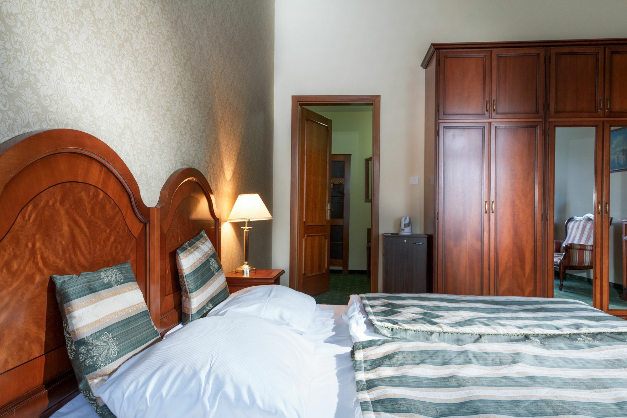 Hotel Ostende カルロヴィ・ヴァリ エクステリア 写真